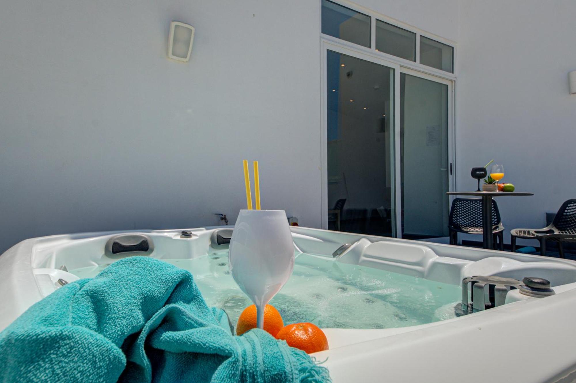 Marina Suites & Apartments - Self Catering - By Tritoni Hotels Gzira Buitenkant foto